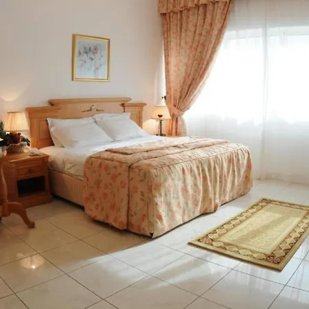 Hotel Paramon Chek *